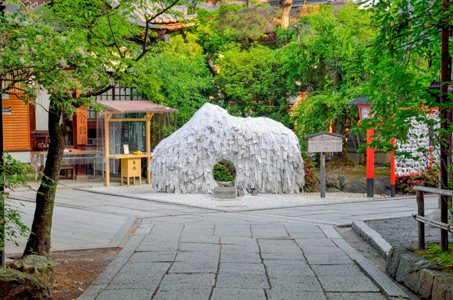 【京都】最強の縁切り神社6選!悪縁を断ち切る安井金比羅宮ほか最強パワースポット