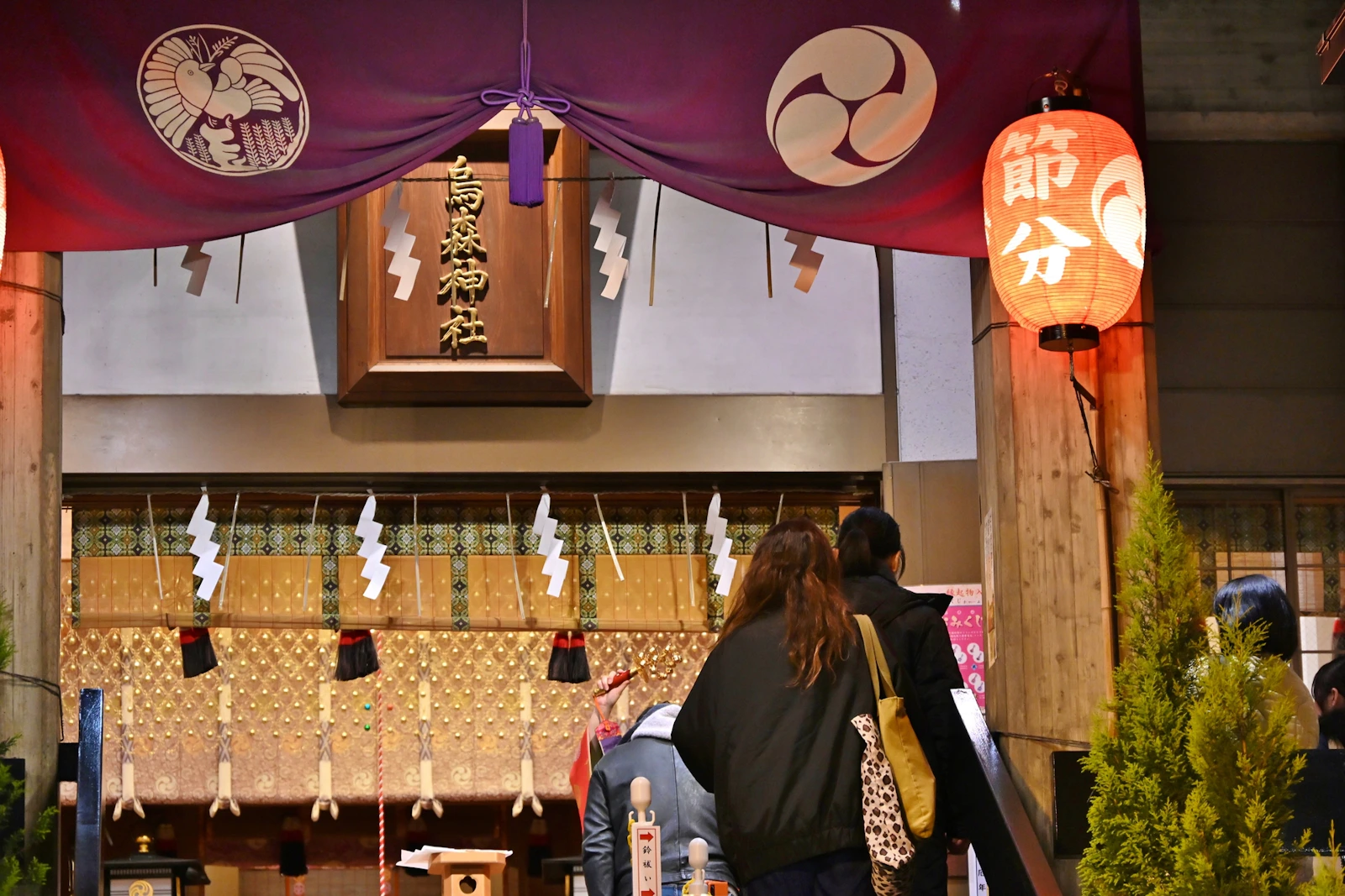 新橋・烏森神社の拝殿