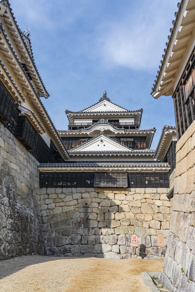 松山城】の周辺スポット・アクセス・口コミ - Prism Japan