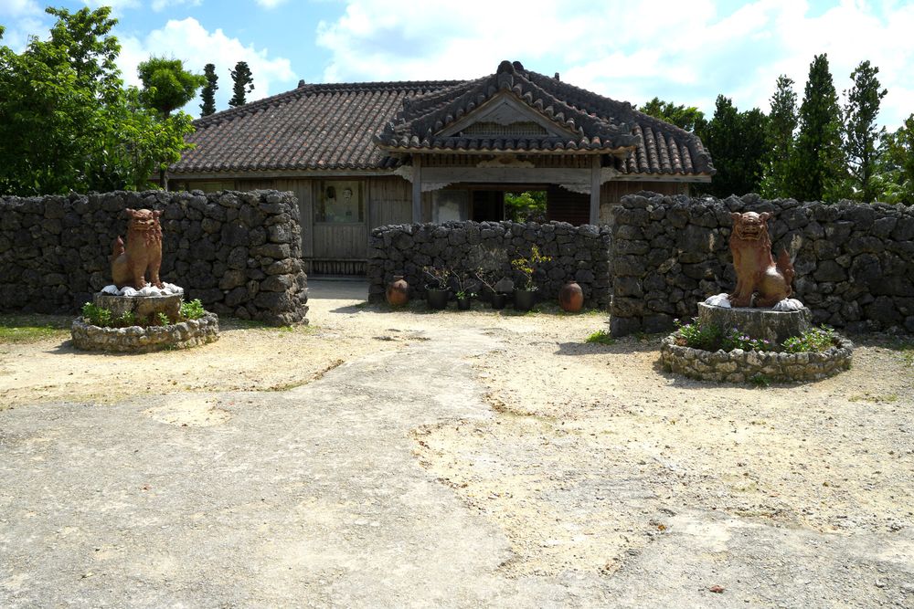 石垣やいま村