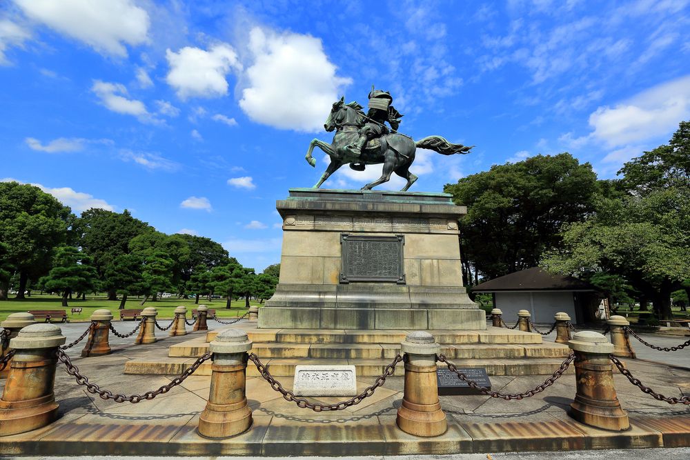 楠木正成像】の周辺スポット・アクセス・口コミ - Prism Japan