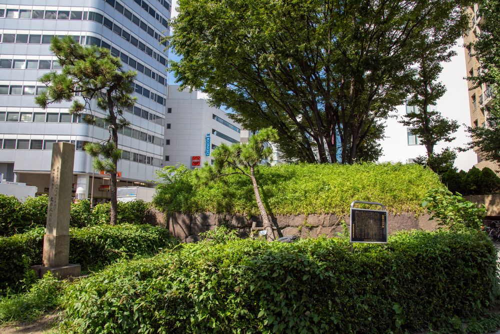 江戸時代大棟用大旧家時代宝珠大型サイズ横幅８０センチ高さ４５センチ古瓦当時物 金銅製単鳳環頭大刀柄頭（こんどうせいたんほうかんとうたちつか