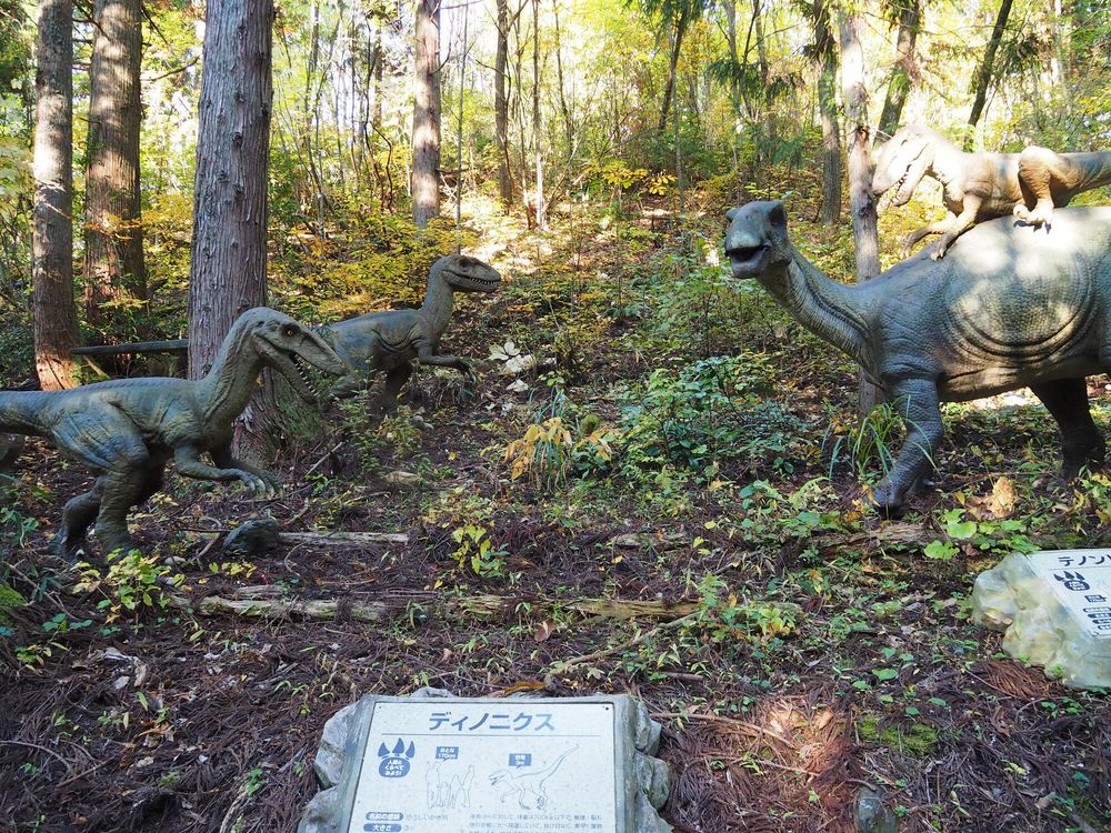 かつやま恐竜の森 (長尾山総合公園)