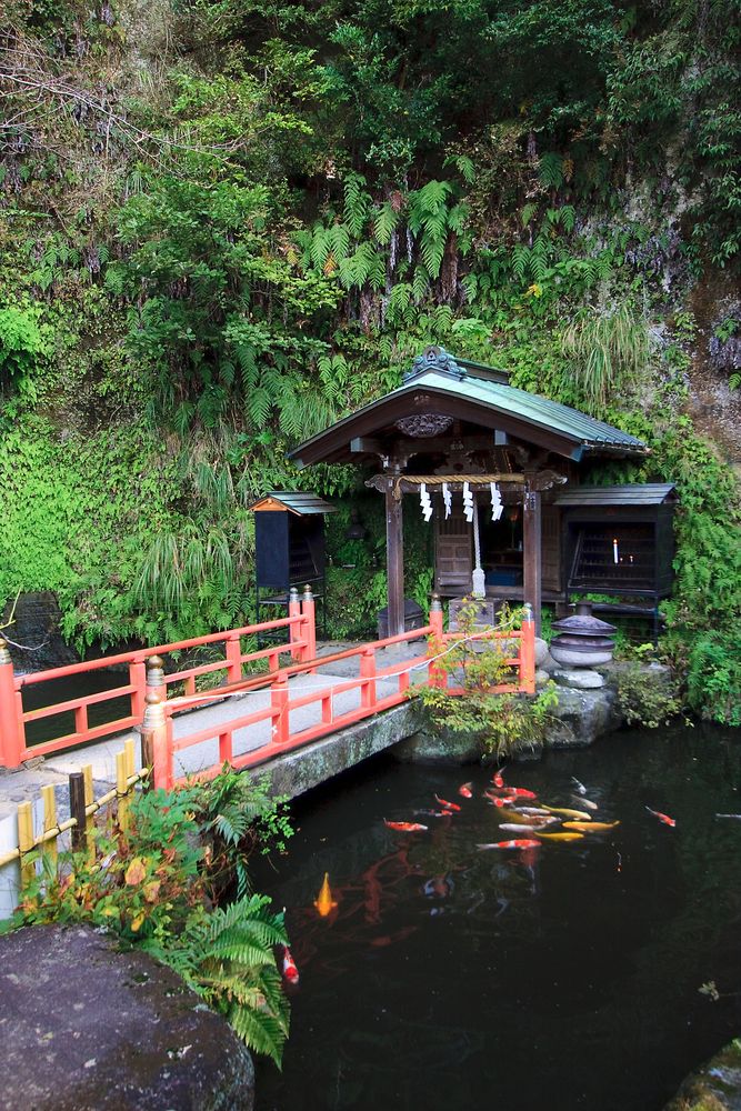 銭洗弁財天宇賀福神社】のご利益・お守り・アクセス - Prism Japan