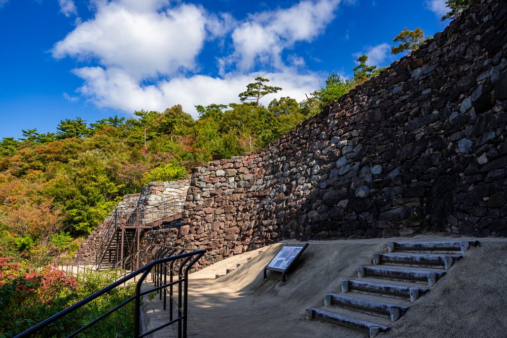 屋嶋城】の周辺スポット・アクセス・口コミ - Prism Japan