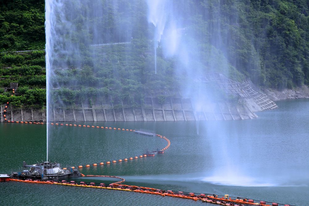 月山湖の大噴水の画像 - 3枚目