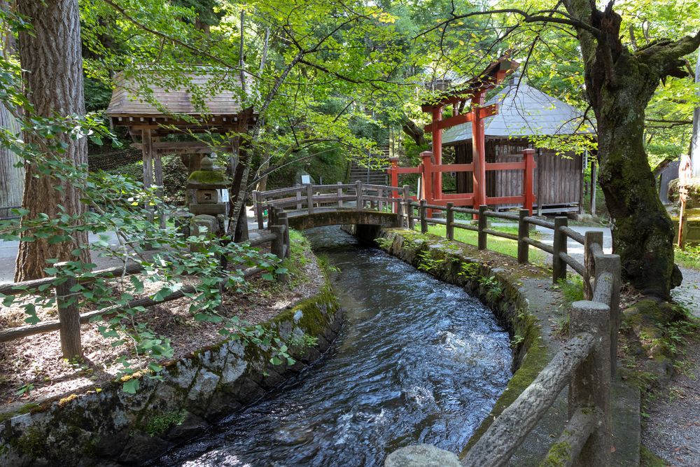 戸ノ口堰洞穴