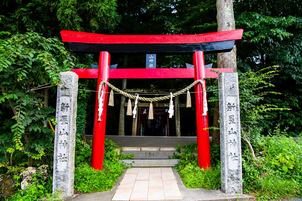 新屋山神社の画像 - 3枚目