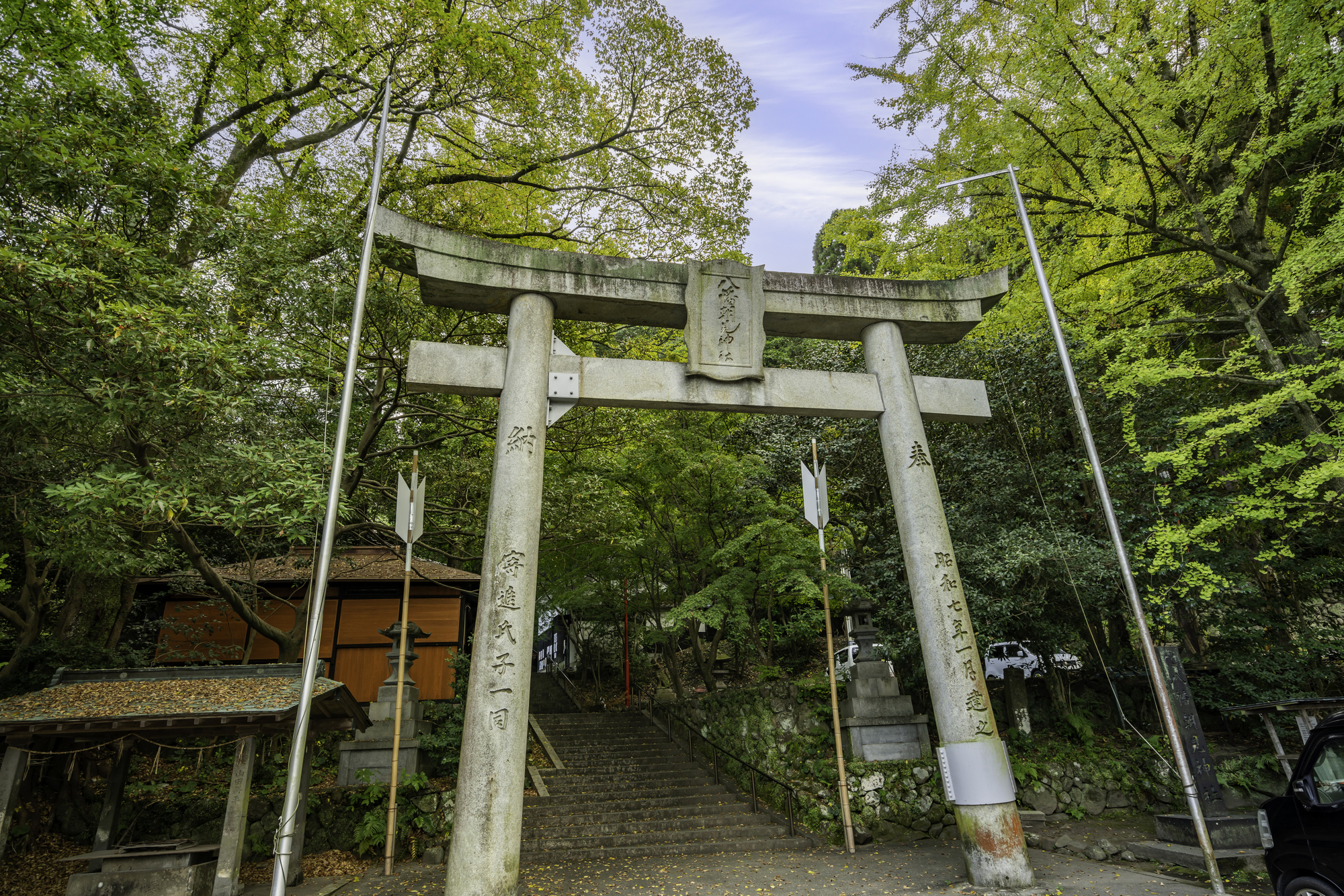 八幡朝見神社