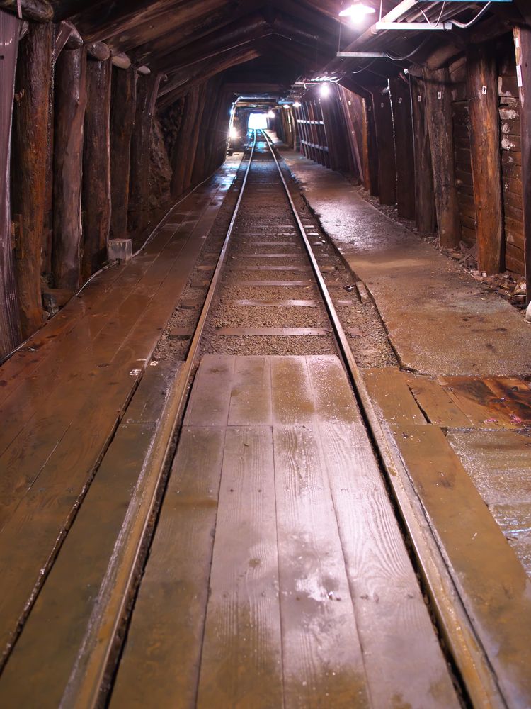 【週末特価】レア品　銅滴　足尾銅山製　銅オブジェ 足尾銅山 置物 オブジェ 鉱物 標本 - メルカリ